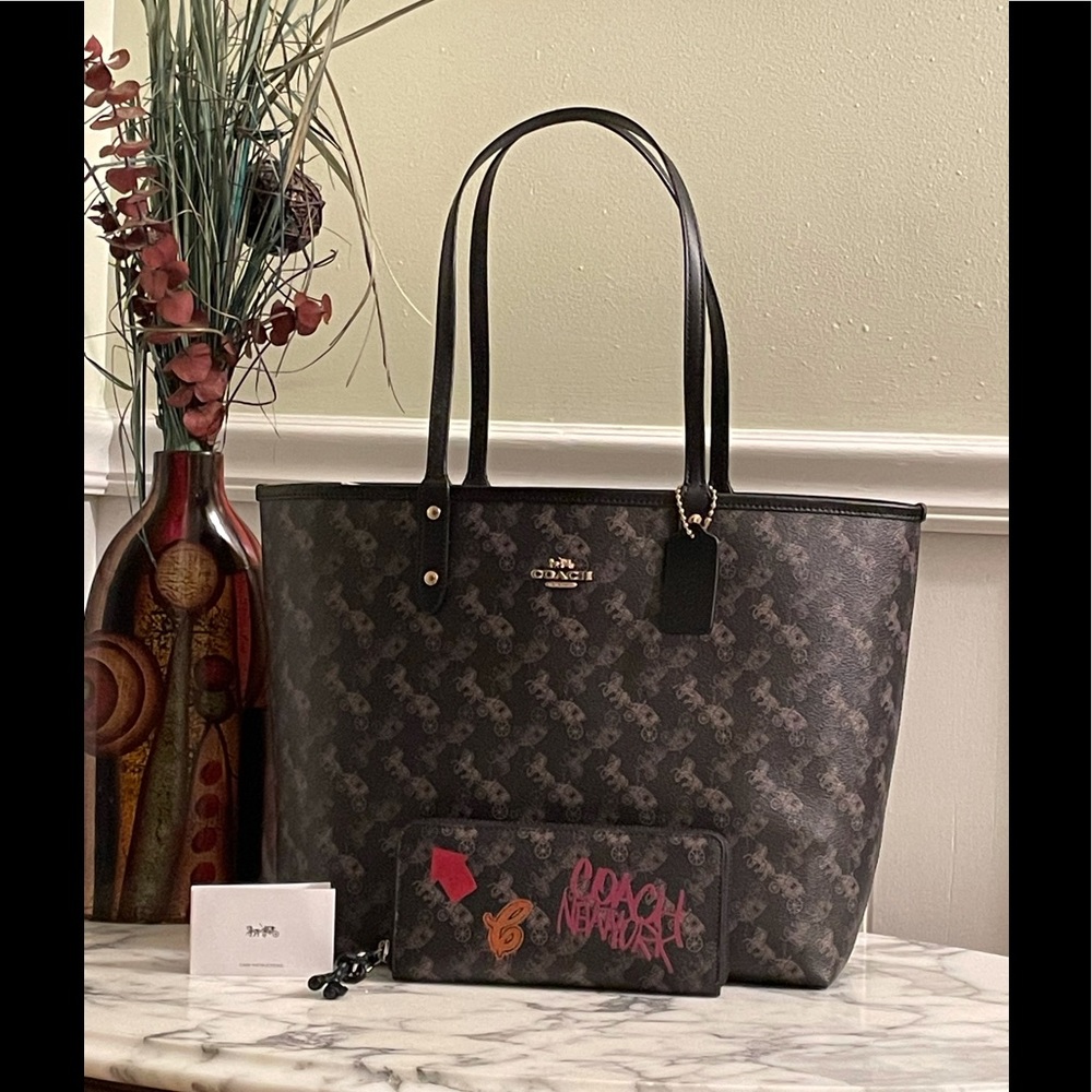 Reversible horse & carriage Tote & wallet set